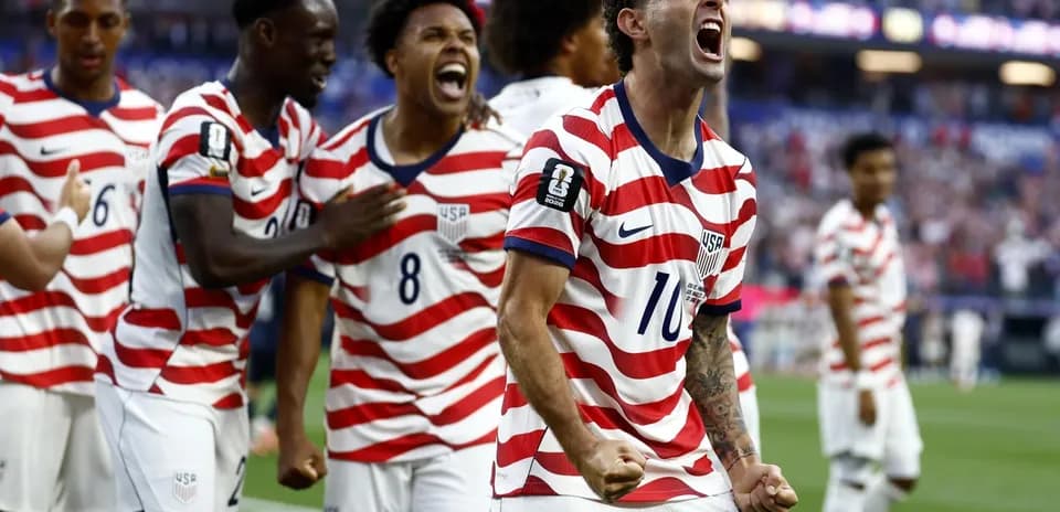 USA players celebrating a goal during match