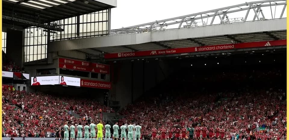 Teams lined up for tribute at Anfield stadium