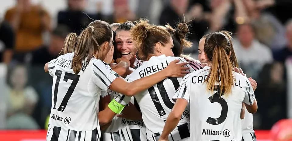Juventus Women celebrating a goal together