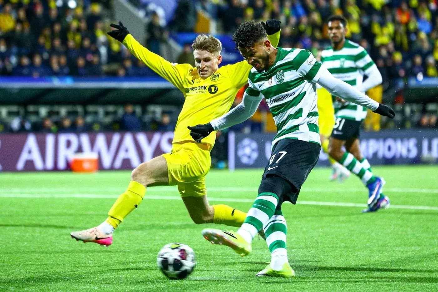 Sporting CP player kicking ball against Bodo/Glimt