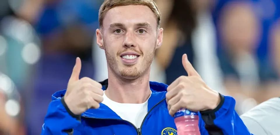 Player giving thumbs up in Chelsea training gear