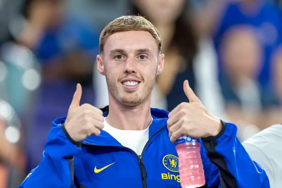 Player giving thumbs up in Chelsea training gear