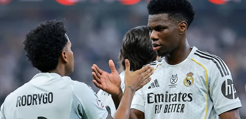 Rodrygo and Aurélien Tchouaméni discussing on the field