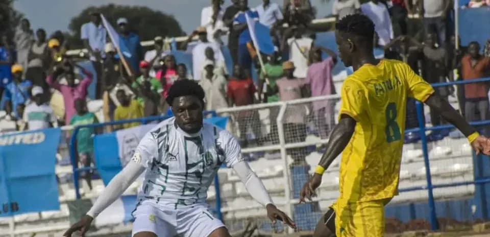 Players competing during Bendel Insurance vs Rivers United