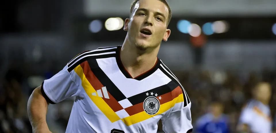 Brighton and Chelsea Compete for El Mala Amidst Transfer Saga