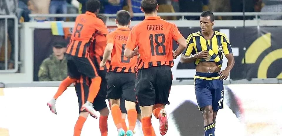 Shakhtar players celebrating a goal against Fenerbahçe