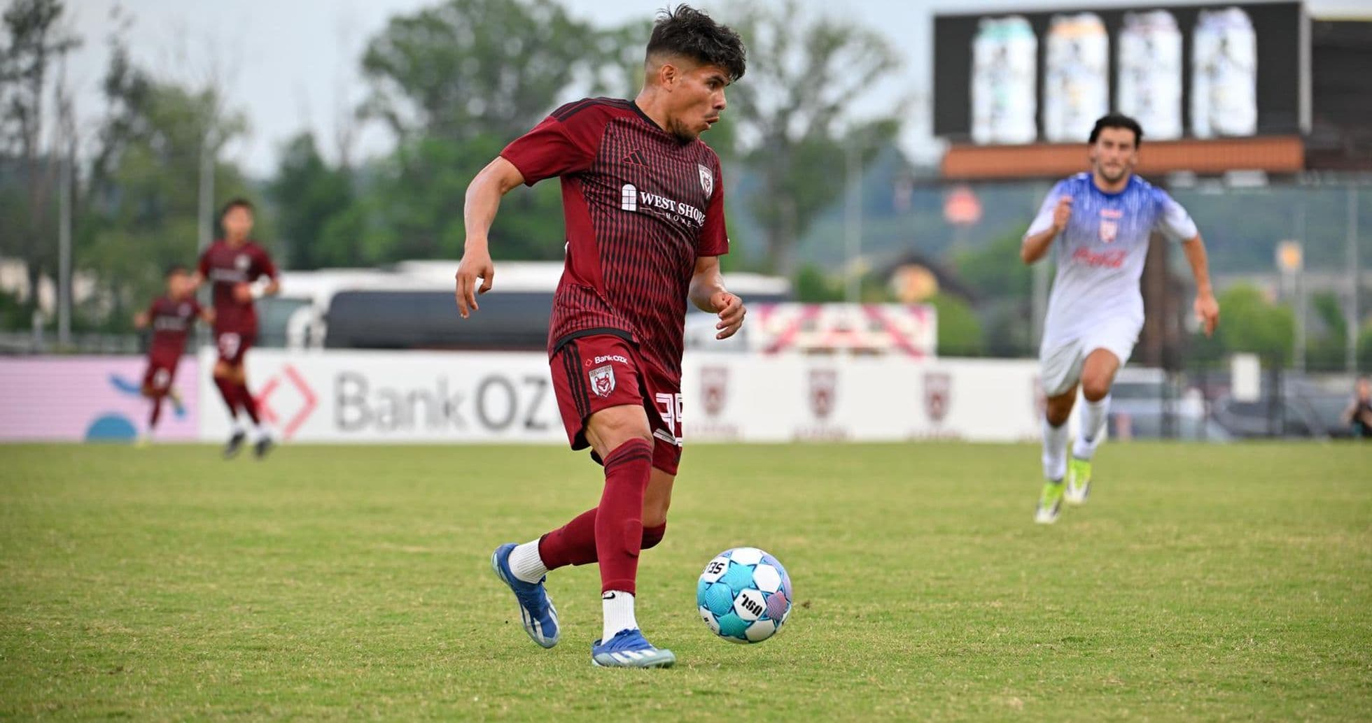 One Knoxville player dribbling the ball during match