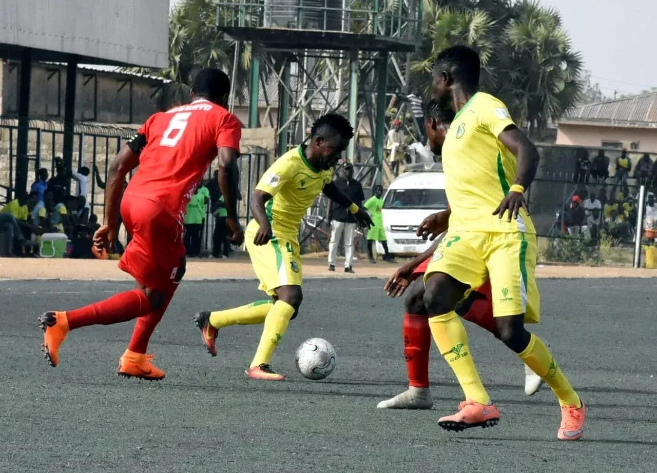 Kwara United players in action against Kano Pillars