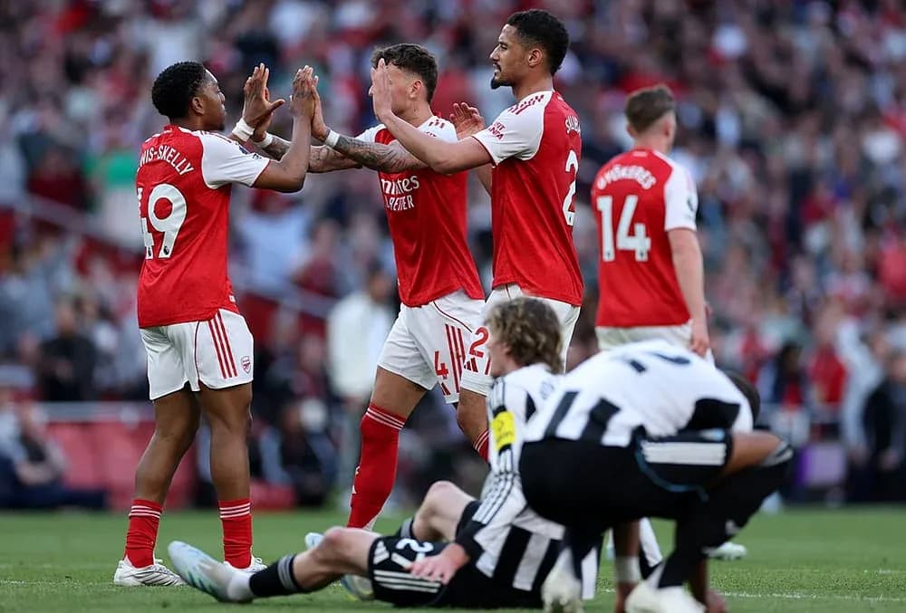 Arsenal players celebrating a goal against Newcastle