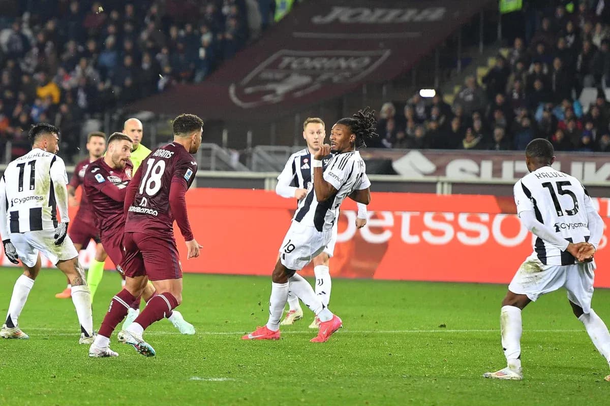 Torino and Juventus players in Serie A match