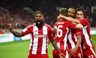 Olympiakos players celebrating a goal during match
