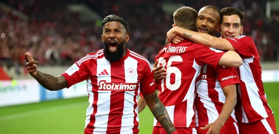 Olympiakos players celebrating a goal during match