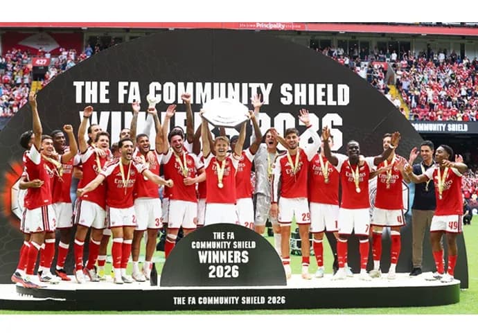 Arsenal players celebrating FA Community Shield victory