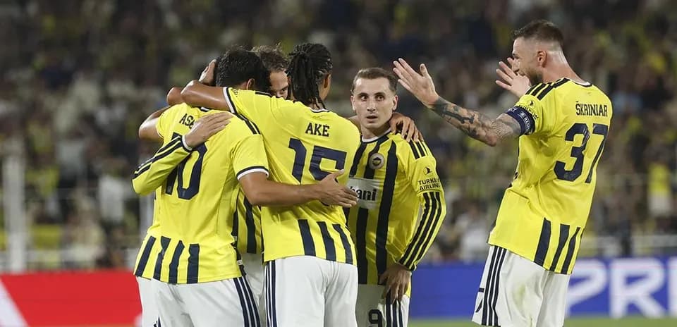 Fenerbahçe players celebrating a goal