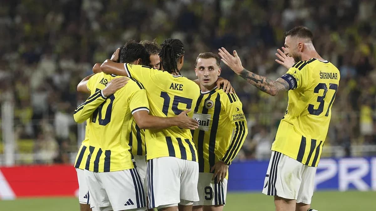 Fenerbahçe players celebrating a goal