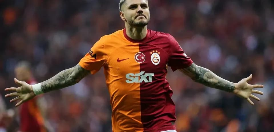 Player celebrating a goal in Galatasaray jersey