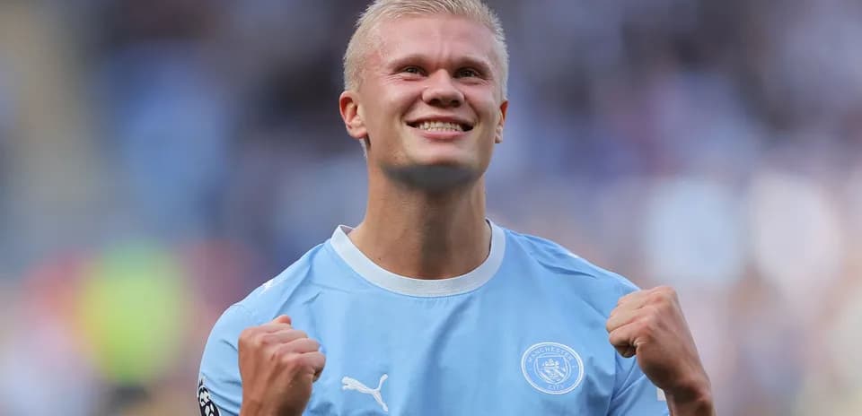 Player celebrating in Manchester City jersey