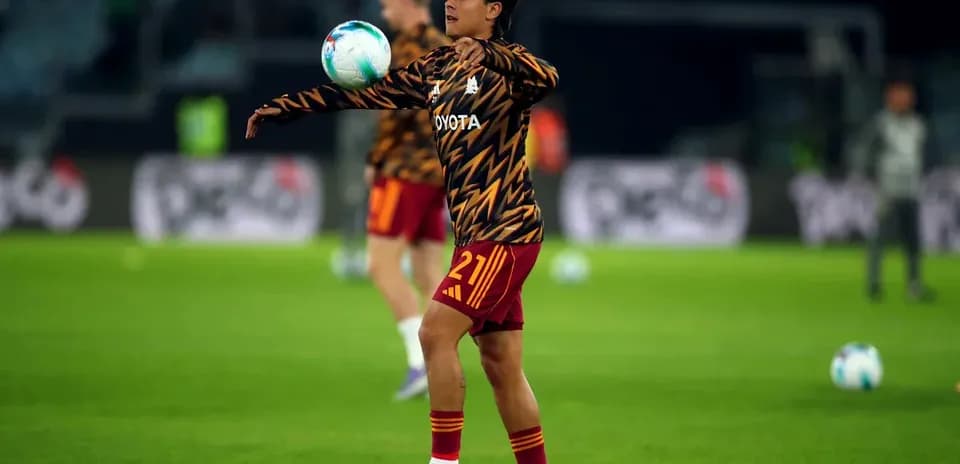 Player warming up while juggling the ball