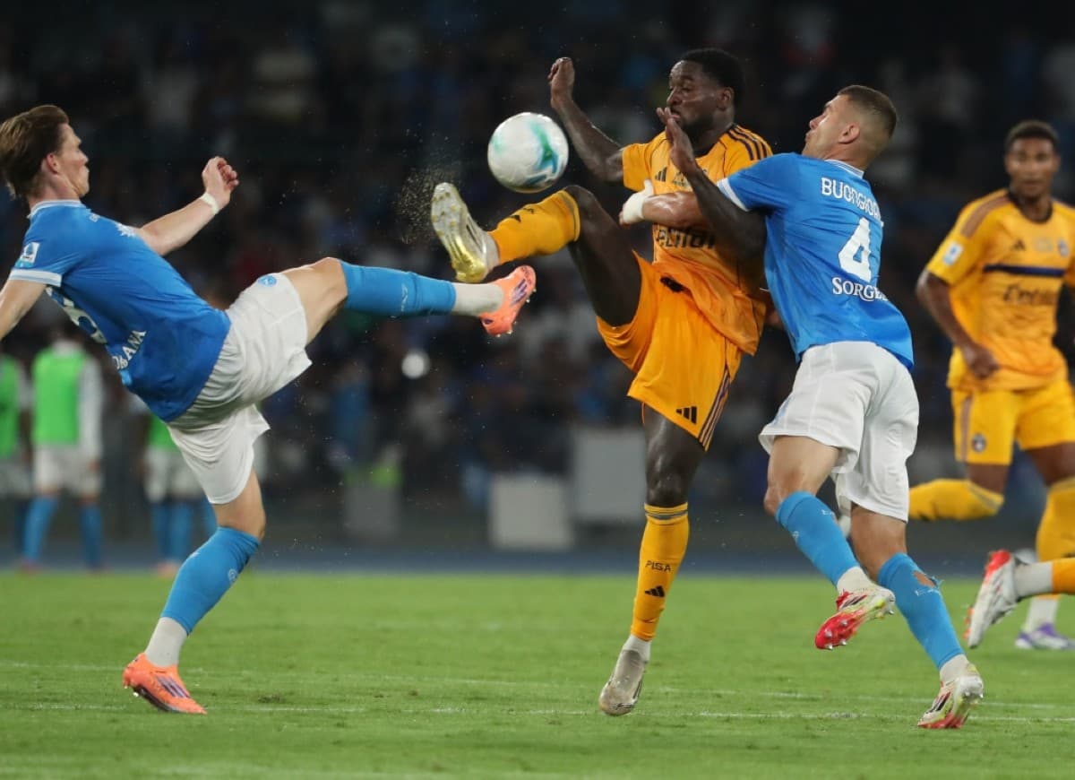 Players contesting for the ball during match