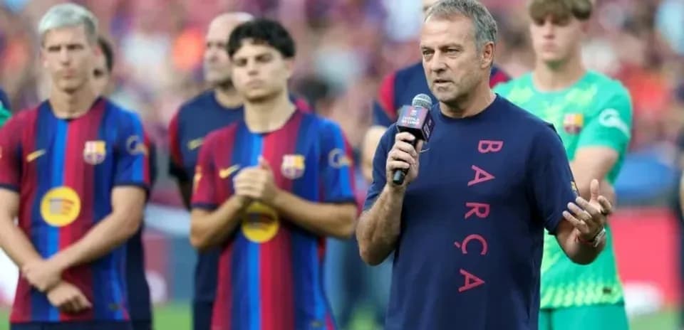 Manager speaking at FC Barcelona event with players
