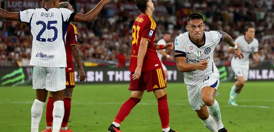 Lautaro Martínez celebrating a goal during match