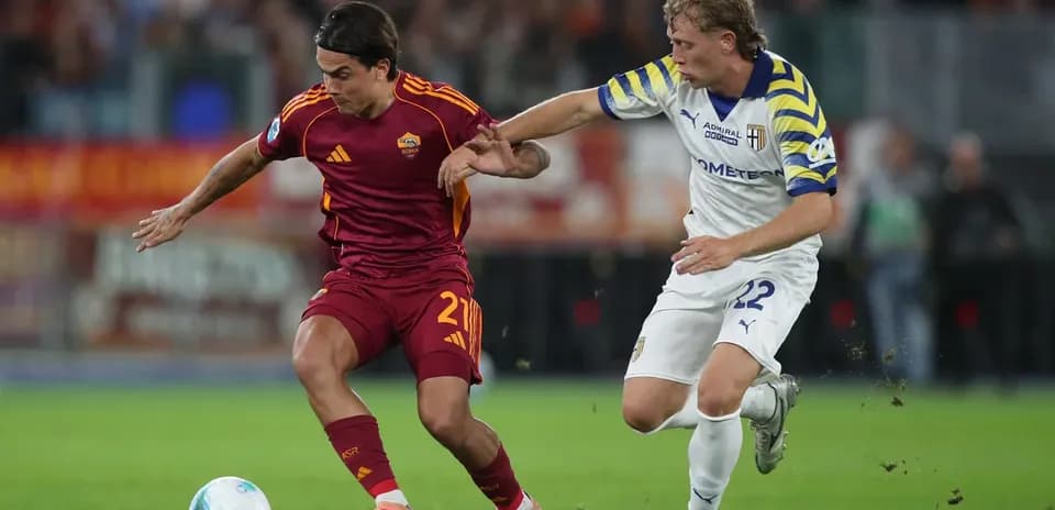 AS Roma player dribbling past Parma defender