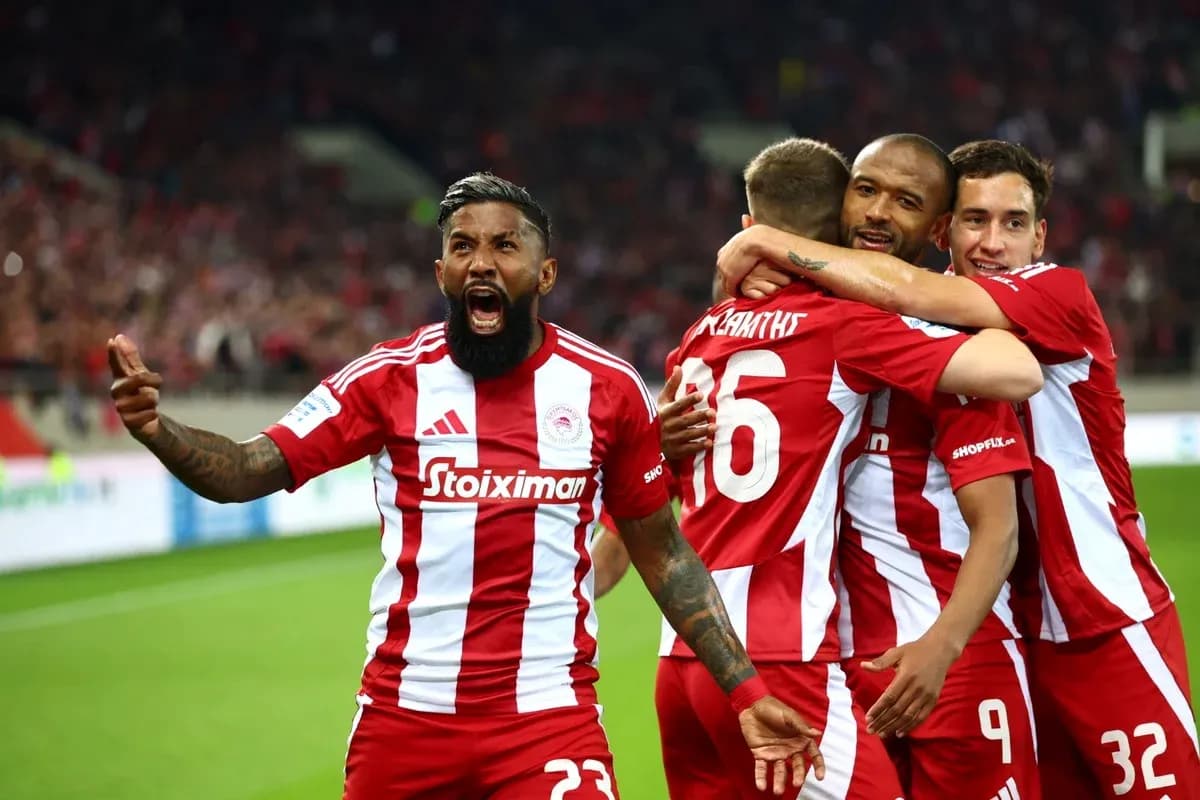 Olympiakos players celebrating a goal