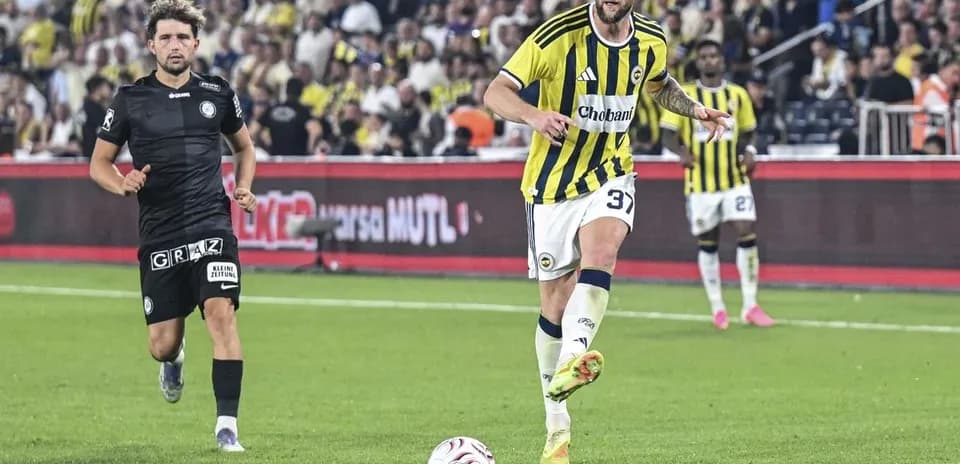 Fenerbahçe player advancing with the ball