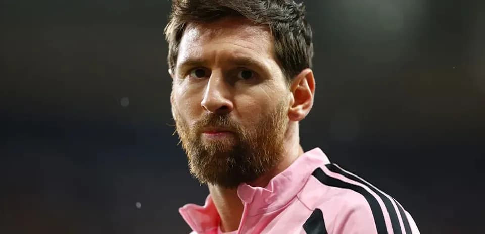 Player wearing pink jersey during match warm-up