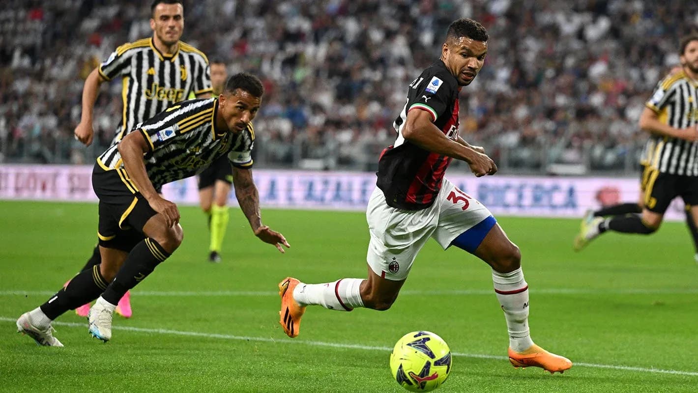AC Milan player running with the ball against Juventus