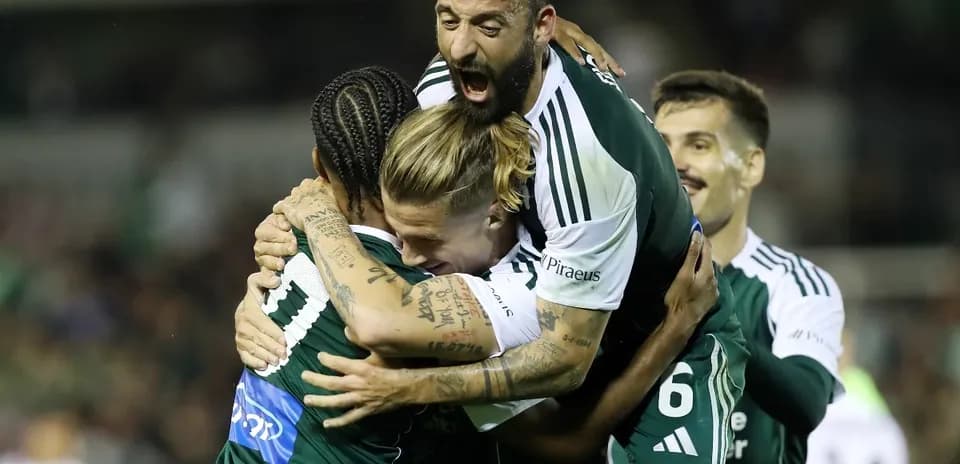 Players celebrating during PAOK vs Panathinaikos match