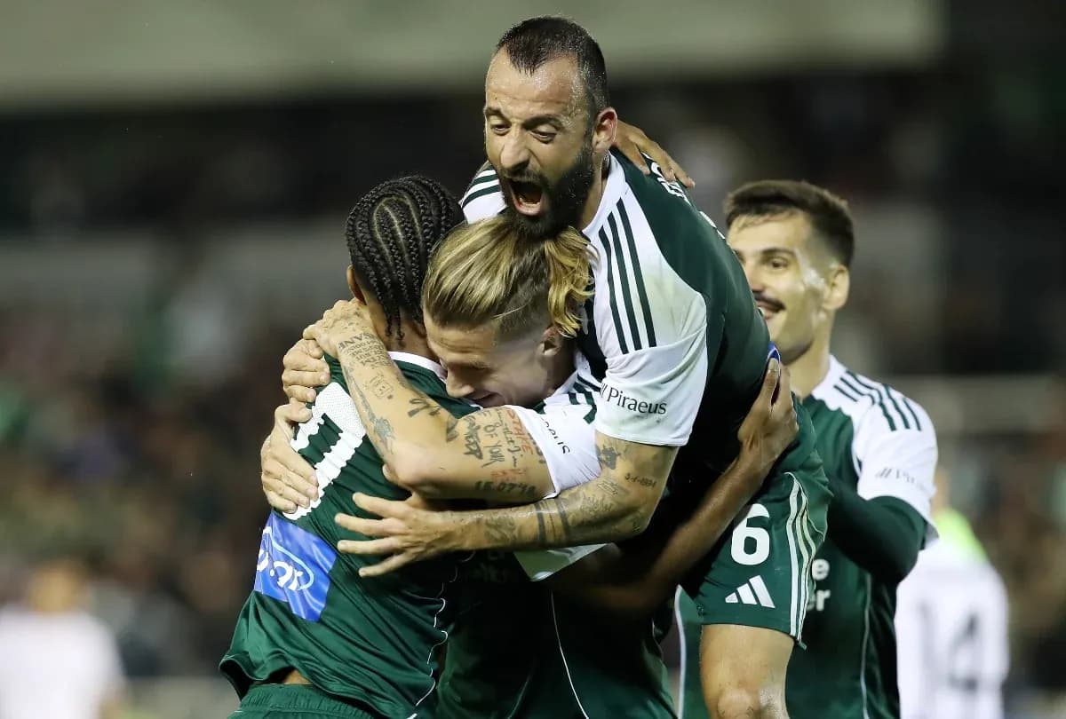 Players celebrating during PAOK vs Panathinaikos match