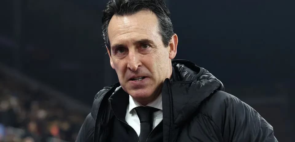Coach in black jacket during a match