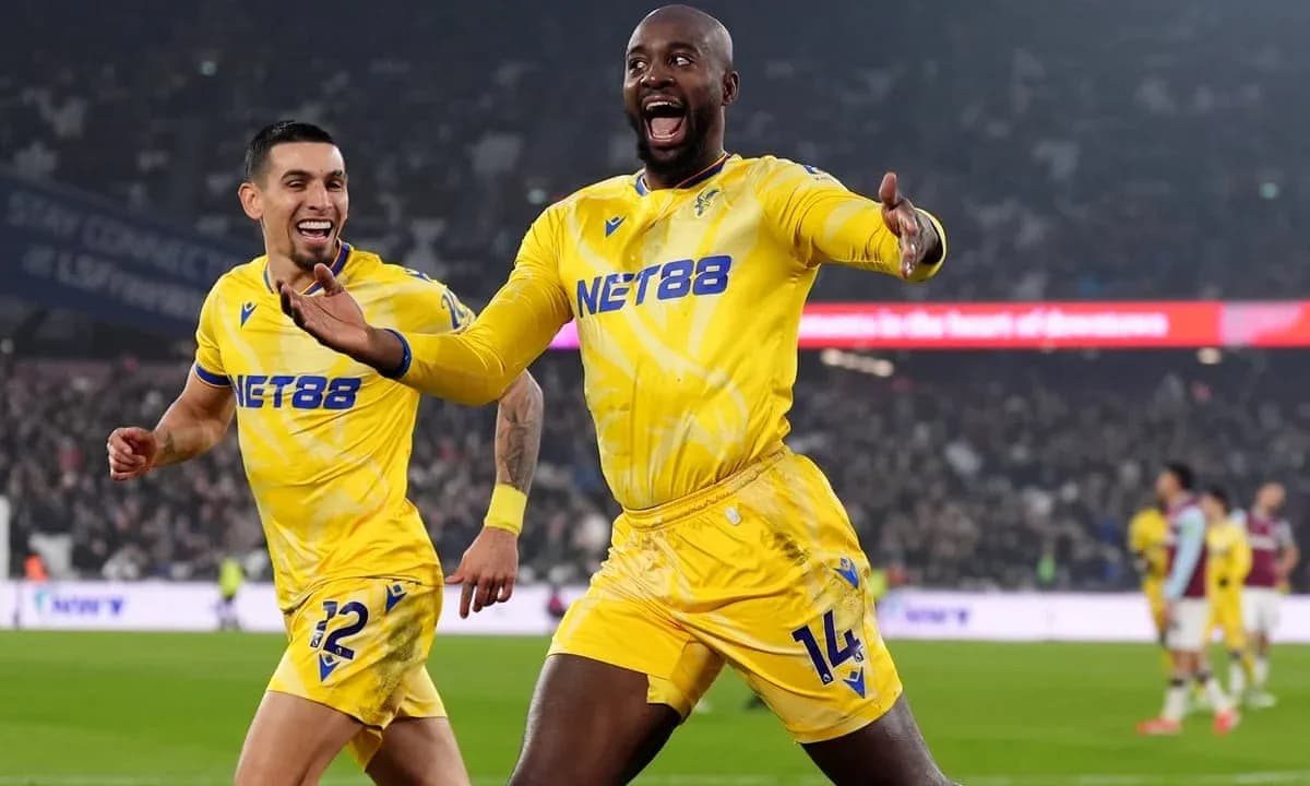 Crystal Palace players celebrating a goal