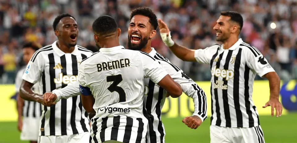 Juventus players celebrating a goal
