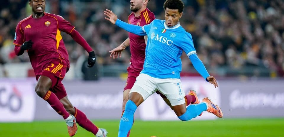 David Neres celebrates scoring against AS Roma.