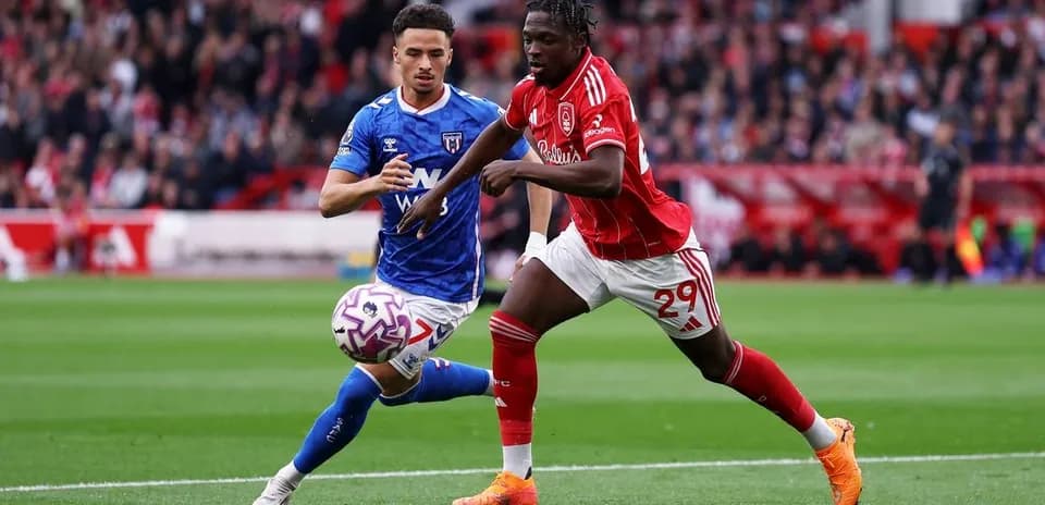 Sunderland player challenging Nottingham Forest opponent