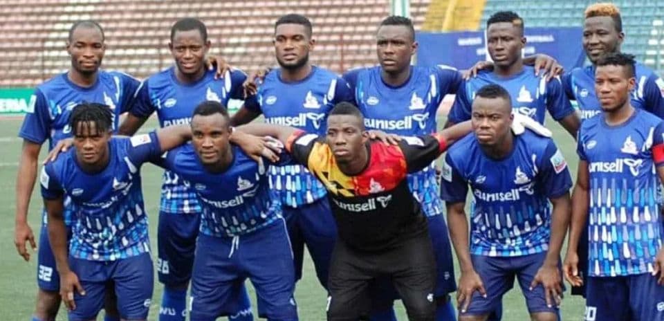 Rivers United team photo before match
