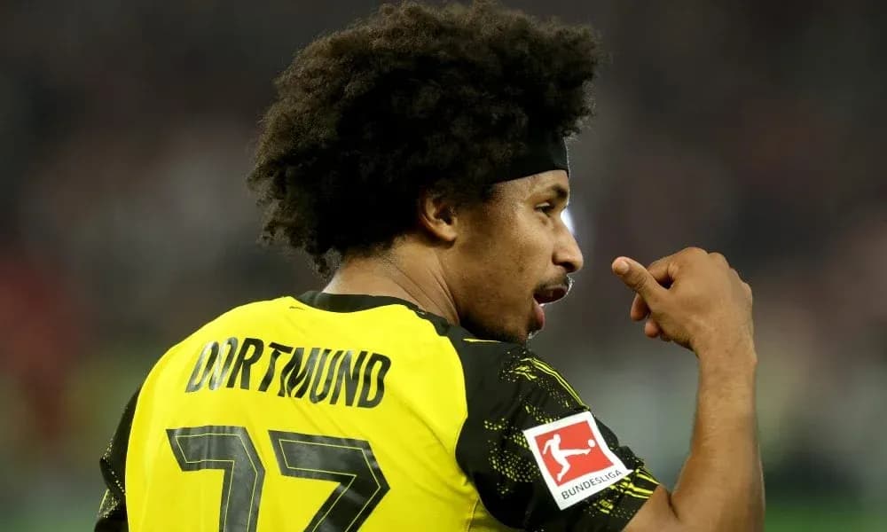 Player in Borussia Dortmund jersey during match
