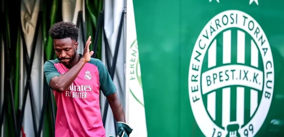 Player exiting tunnel with Ferencvárosi club logo behind