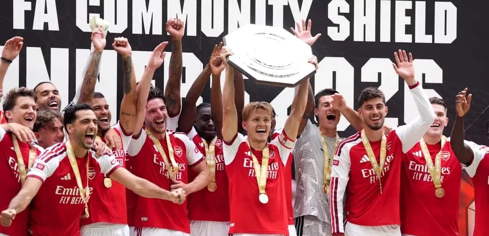 Arsenal players celebrating FA Community Shield victory