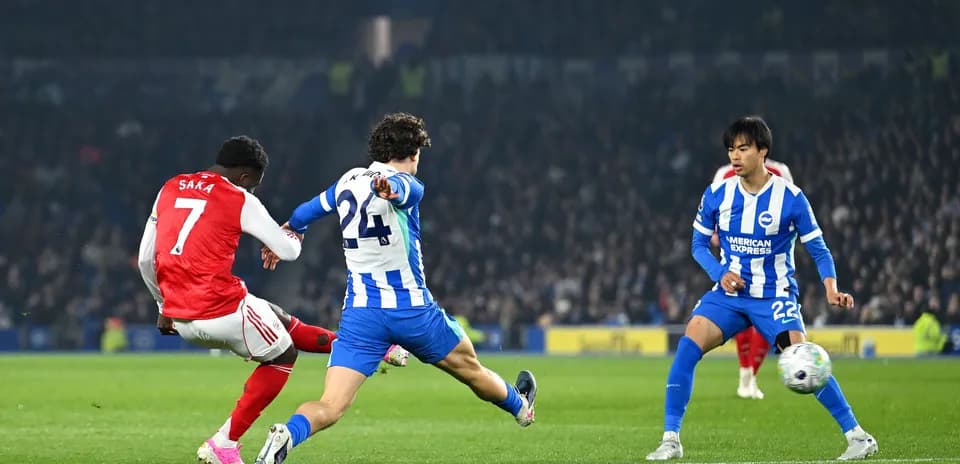 Bukayo Saka shooting during Brighton vs Arsenal match