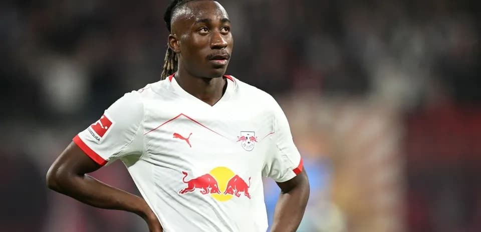 Player in RB Leipzig jersey during match