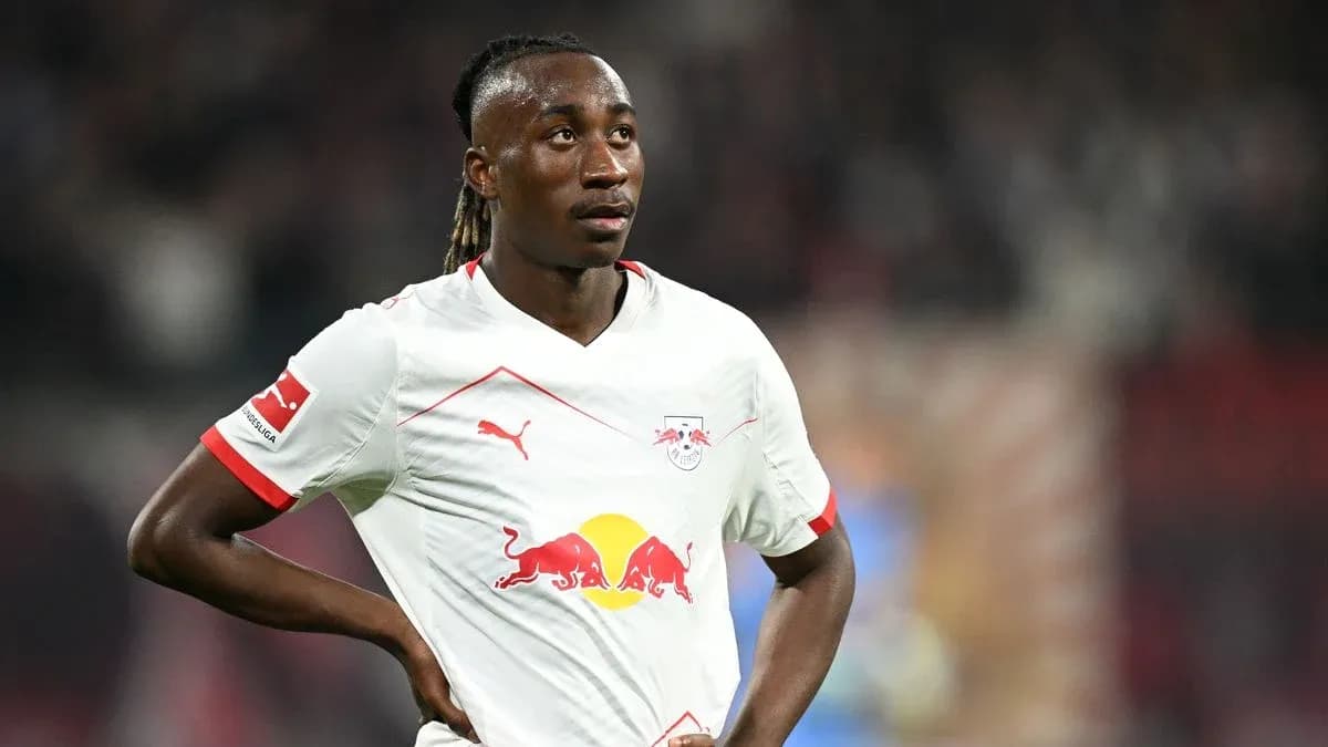 Player in RB Leipzig jersey during match