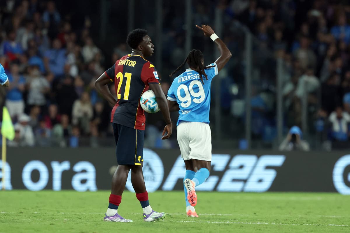 Napoli celebrates during match against Genoa.