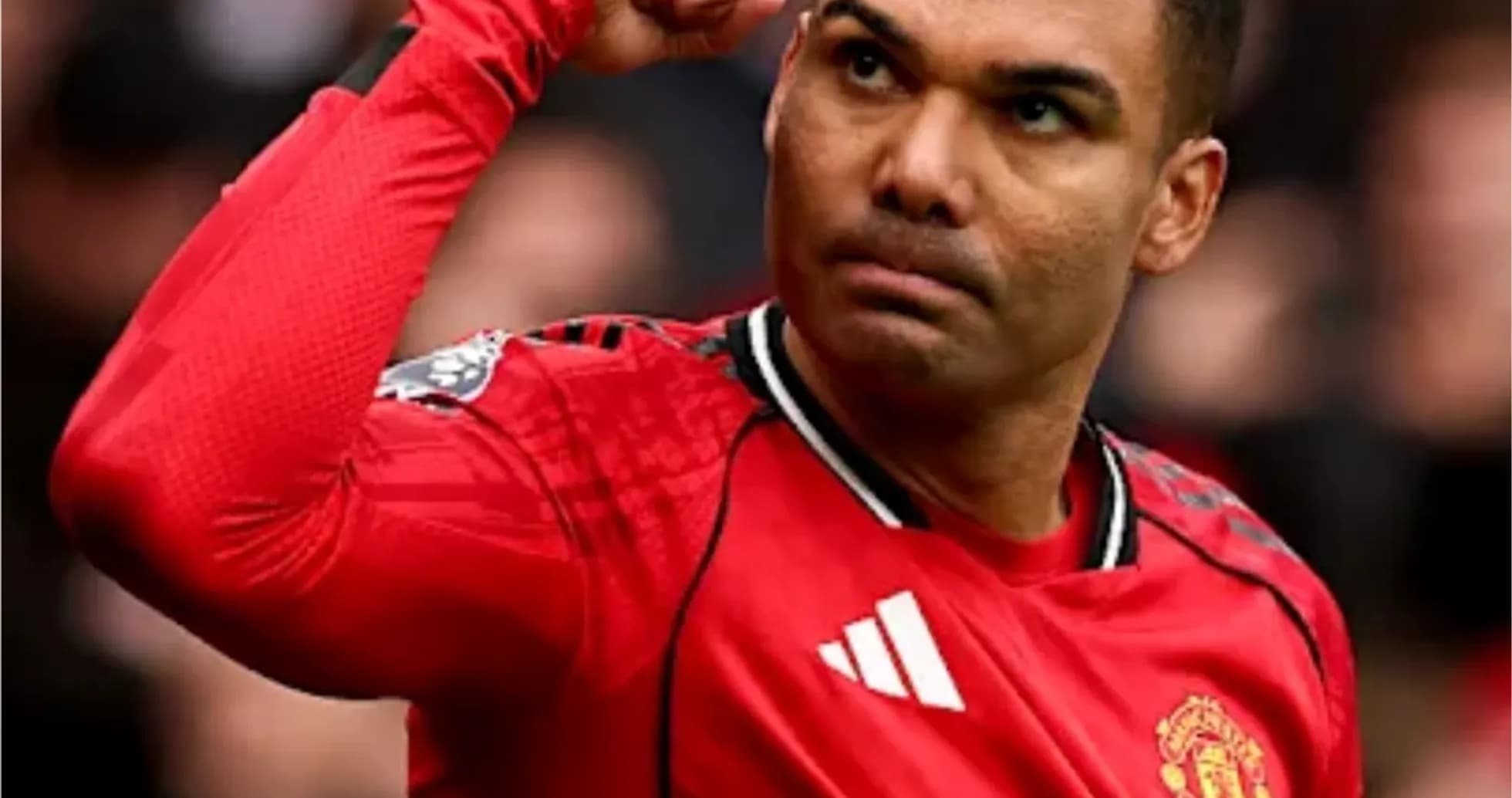 Player signaling during Manchester United match
