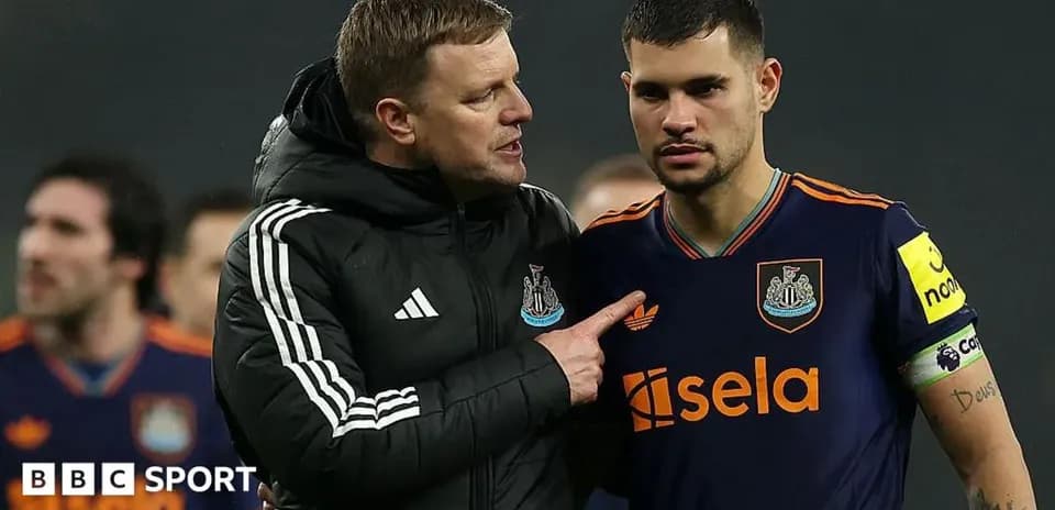 Manager speaking to player after the match