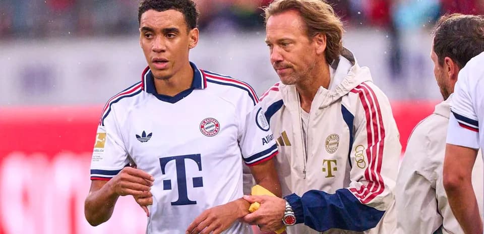Bayern Munich player receiving assistance from staff
