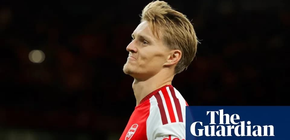 Arsenal player walking off the pitch after match