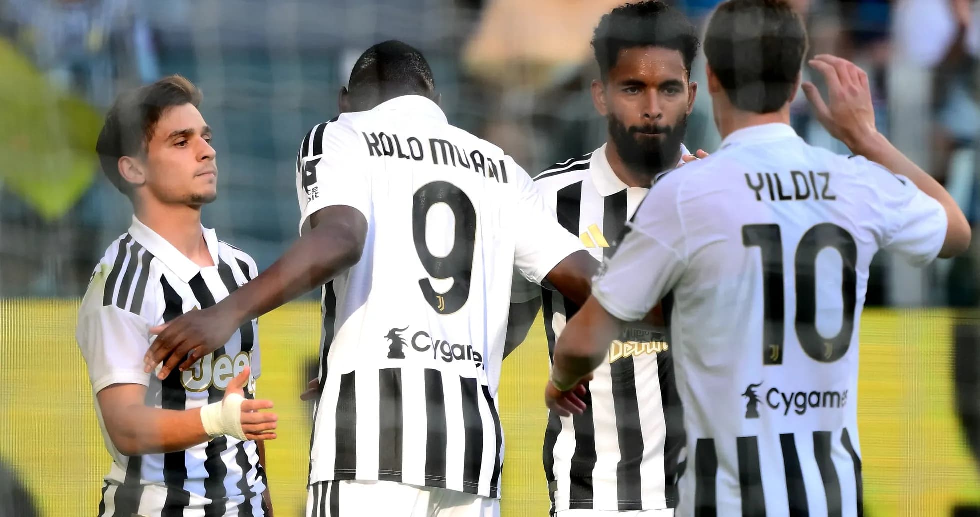 Juventus players celebrating a goal together